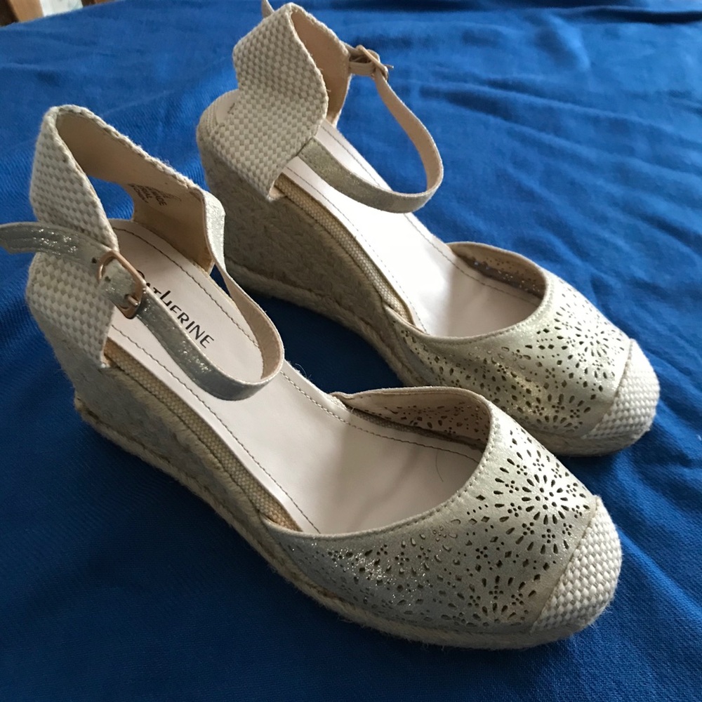 Women’s wedge sandals